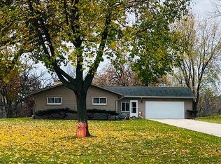 242 N Shore Dr, Belleville, WI 53508