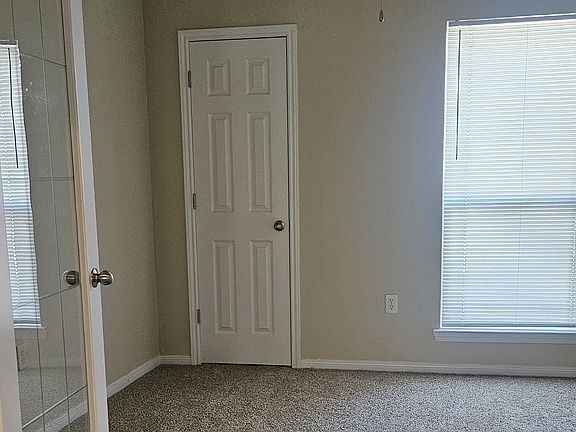 5th image of 2415 Merle Dr