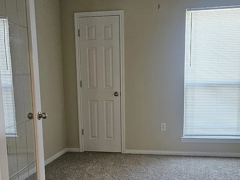 2415 Merle Dr — Photo 5