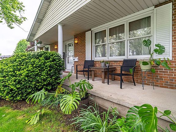 3rd image of 588 Edgefield Dr