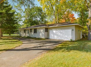 2860 Airport Rd, Waterford, MI 48329