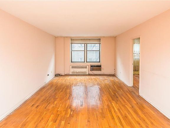5th image of 275 Webster Ave APT 3M