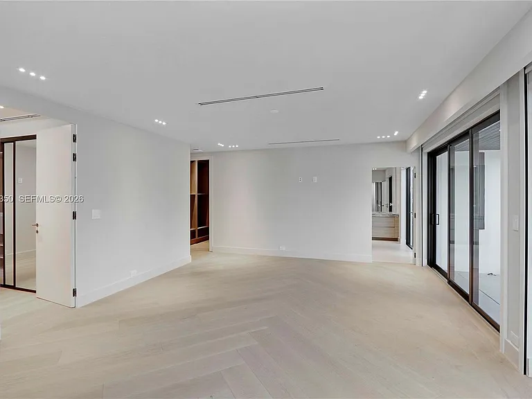 330 SW 19th Rd — Photo 34