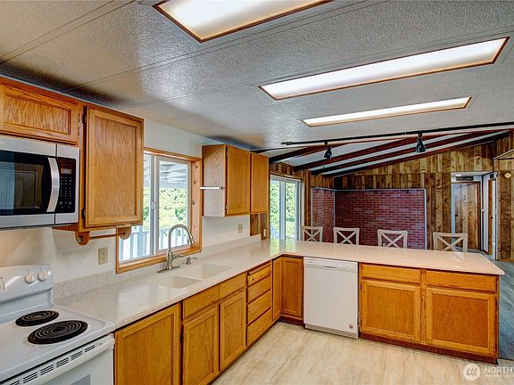 4th image of 820 Fruitdale Road