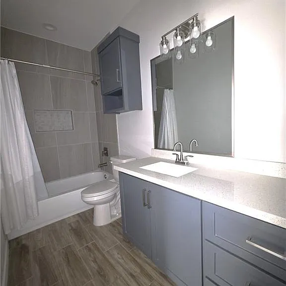 913 N Clarence Ave #2 — Photo 11