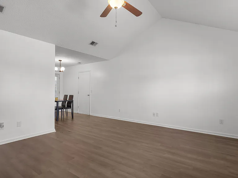 783 Inwood Dr — Photo 6