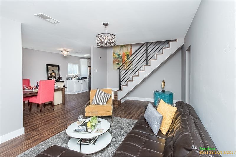 1st image of 3258 N Park Way