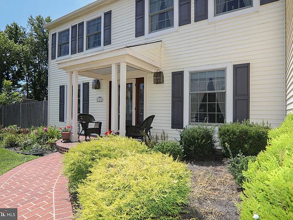 5th image of 1 Roslyn Ct