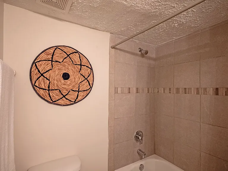 Grand Oaks Apartment — Photo 16