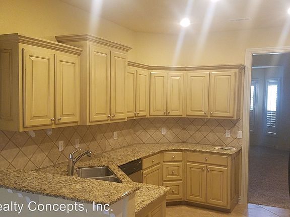 3rd image of 448 S Pierremont Dr
