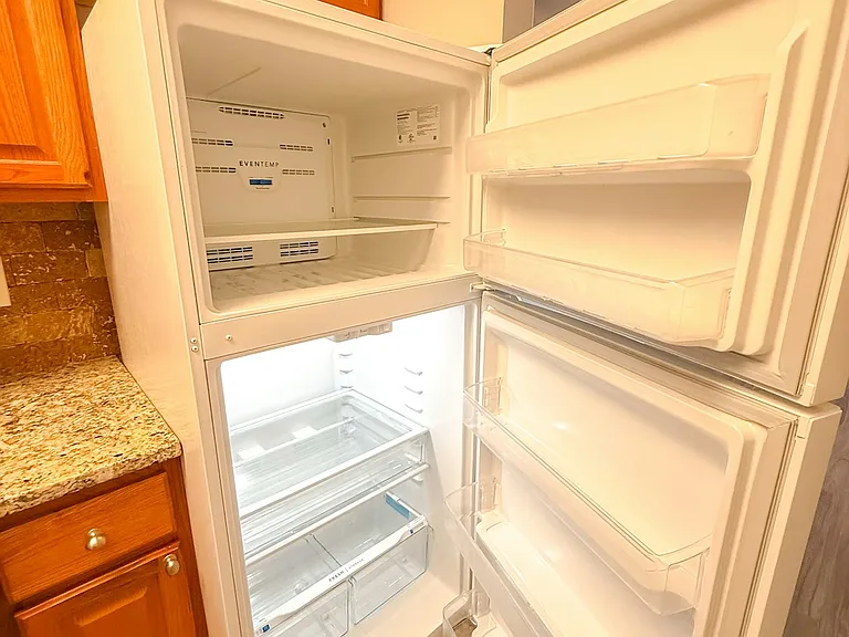 225 Danube Ave #4 — Photo 9