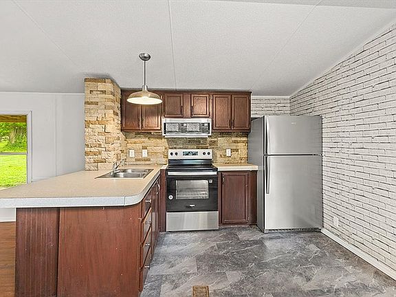 New flooring & Appliances