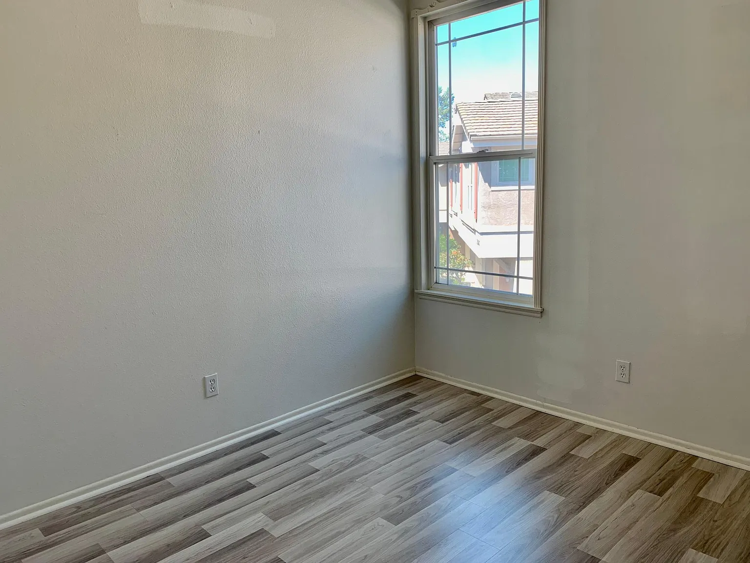 2 bed, 1076 sqft, $3,300 — Photo 4