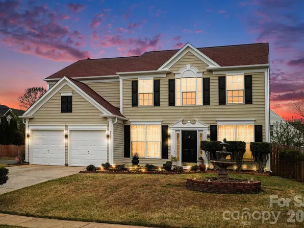 8727 Fieldcroft Dr, Charlotte, NC 28277