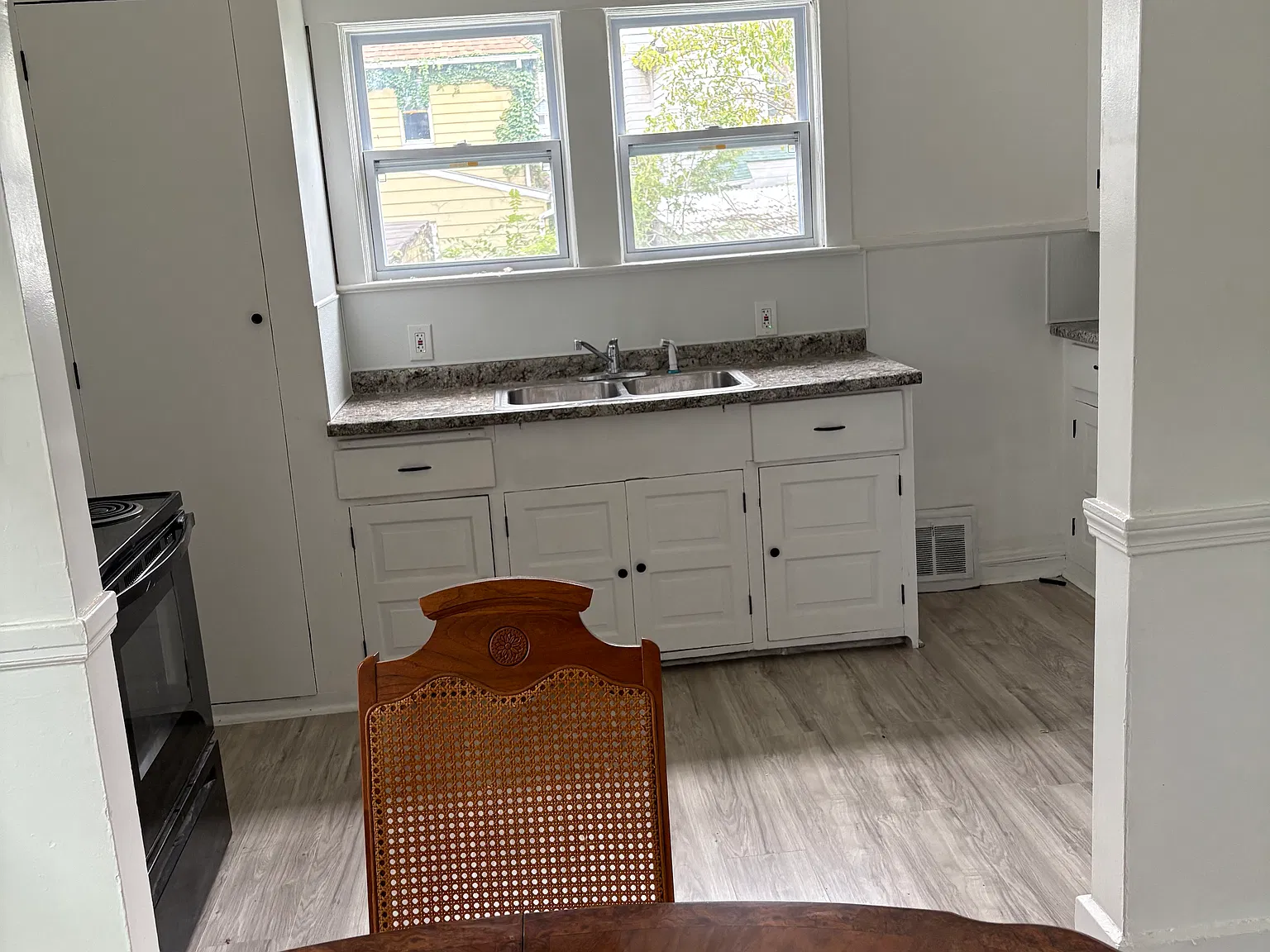 4 bed, 1.5 bath, 1880 sqft, $1,496 — Photo 2