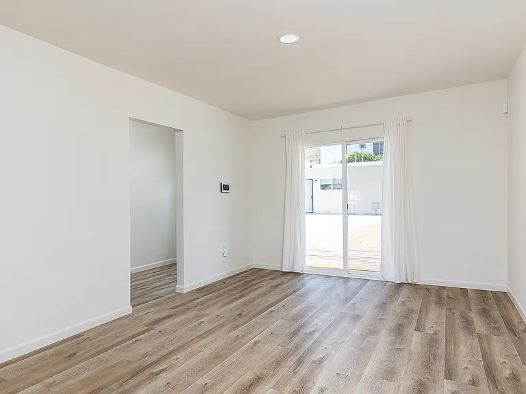 524 N Edinburgh Ave — Photo 17