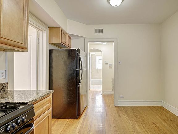 3rd image of 4516 W Wellington Ave