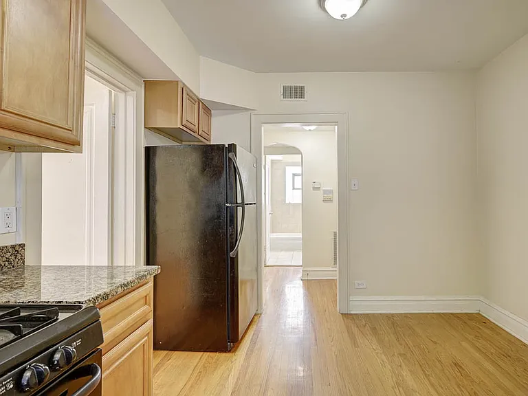 4516 W Wellington Ave — Photo 3