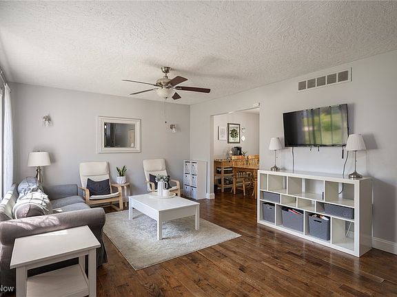 5th image of 26956 Southwood Ln