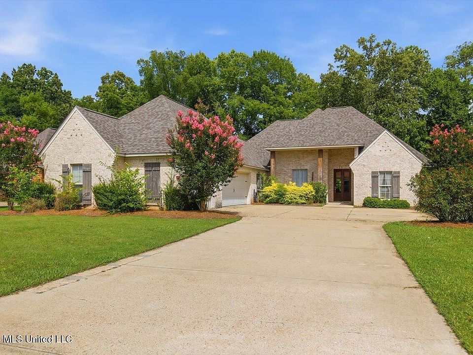 1st image of 230 Grayhawk Dr
