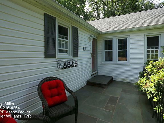 3rd image of 5 Colonial Dr