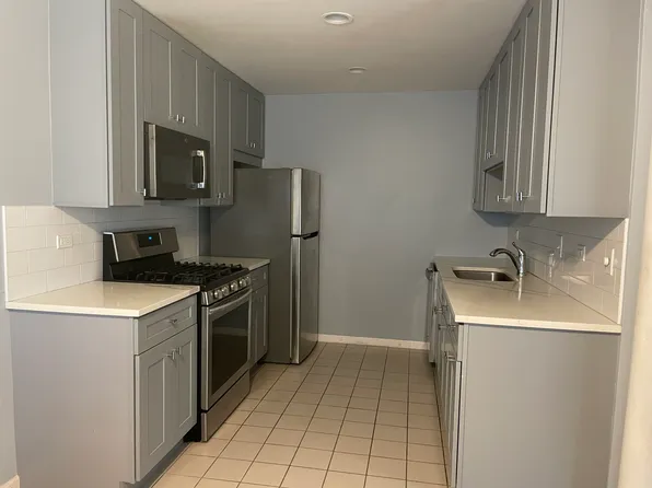 745 N Deer Run Dr, Palatine, IL 60067