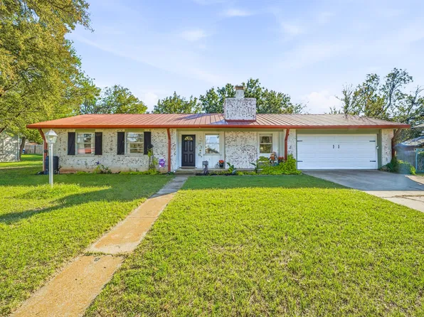 632 E Ross Ave, De Leon, TX 76444