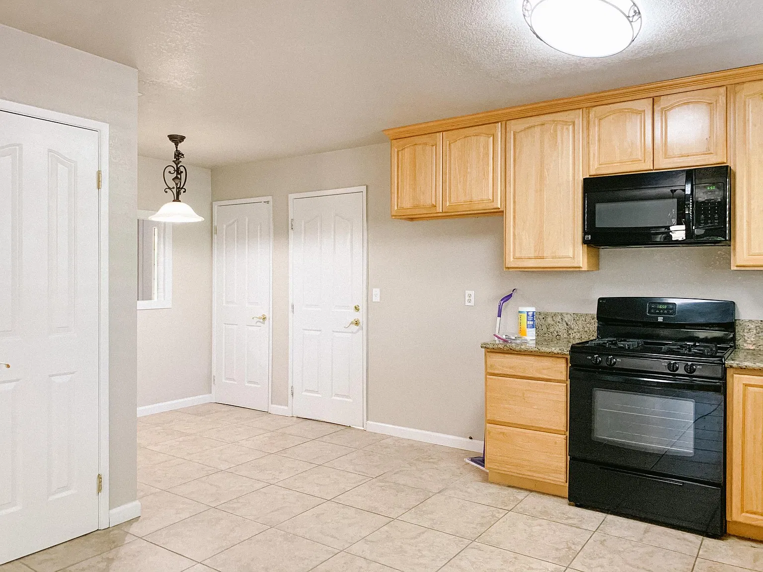 200 W El Dorado Dr — Photo 2