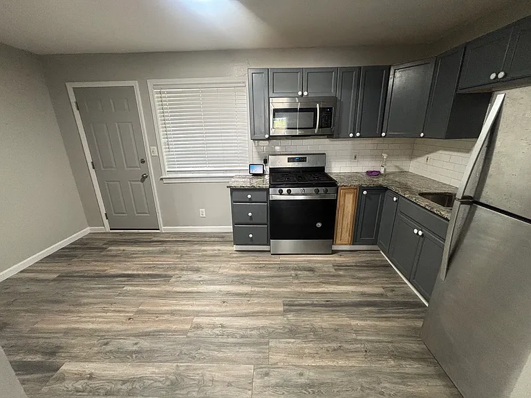 1620 Line St #4 — Photo 3
