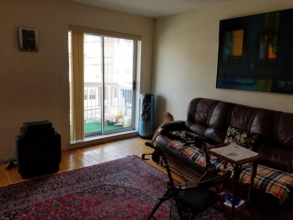 2nd image of 23 Cove Ln #2B