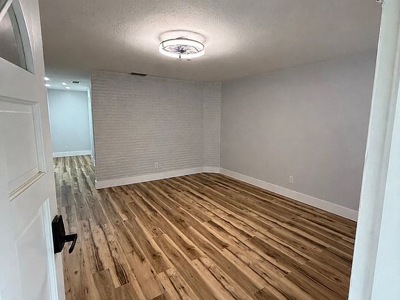 3rd image of 760 63rd Ave N
