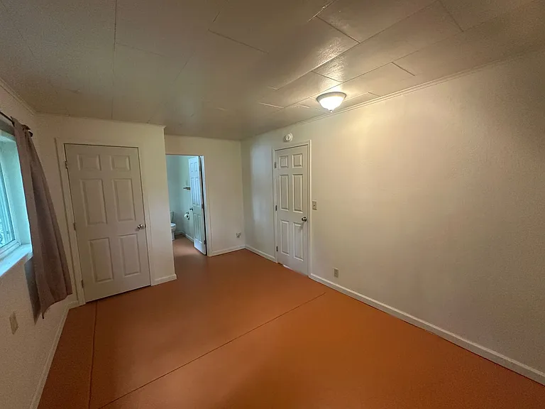 2050 Laburnum Ave — Photo 19