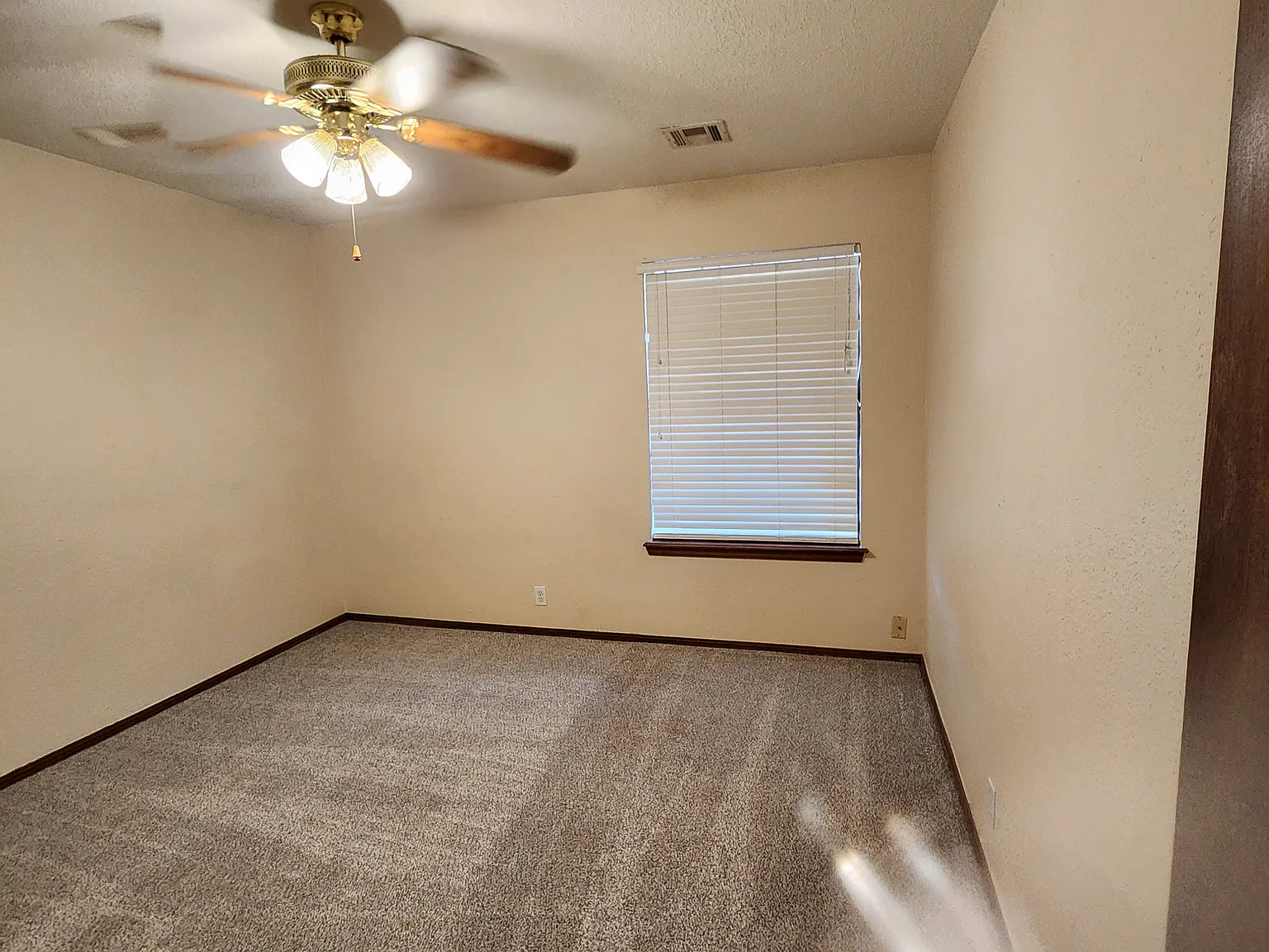 4 bed, 1942 sqft, $1,750 — Photo 3