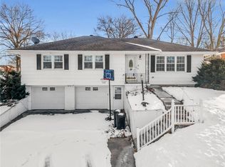 1931 Safari Dr, Saint Joseph, MO 64506