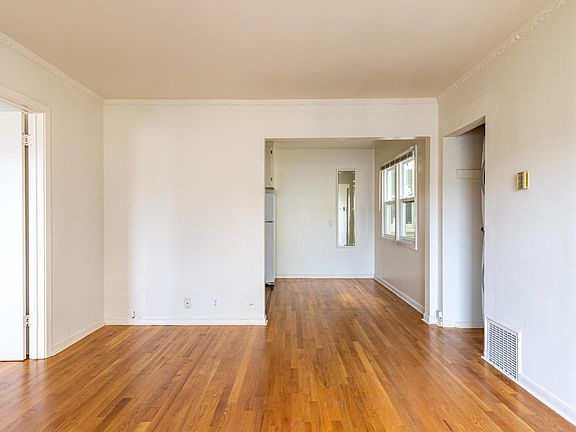 4th image of 4434 Fulton St #4