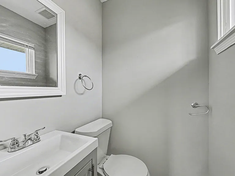 Brentwood Apartments — Photo 12