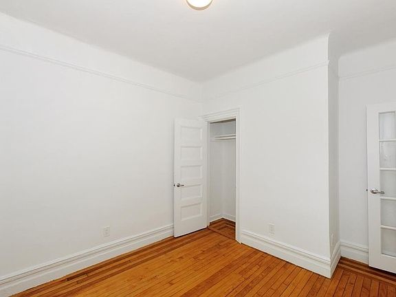 5th image of 82 Washington Pl APT 2e