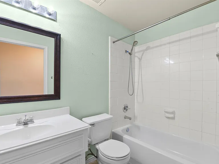 2711 Polk St — Photo 7