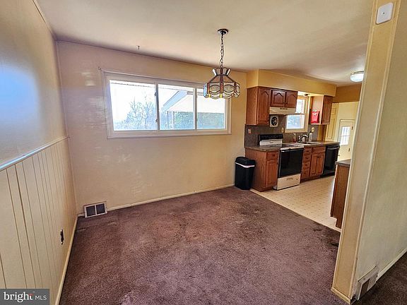 5th image of 190 Hoover Ave