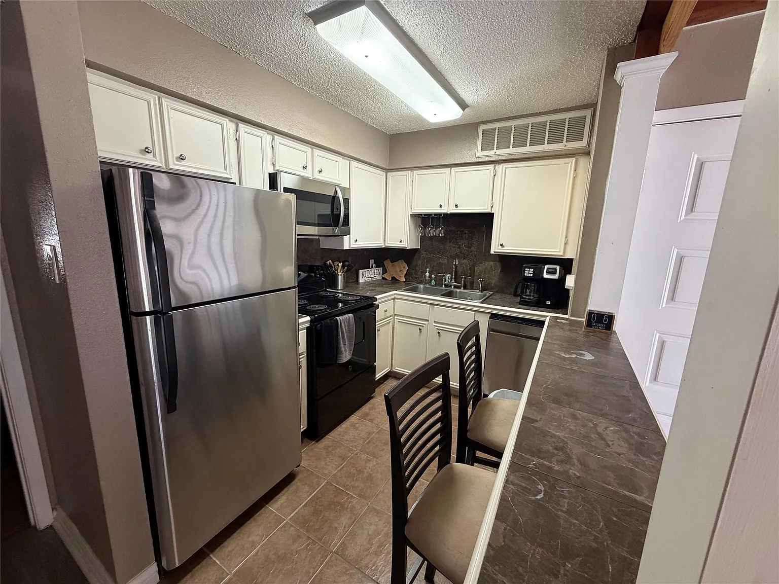 1 bed, 1.0 bath, 467 sqft, $1,000 — Photo 3