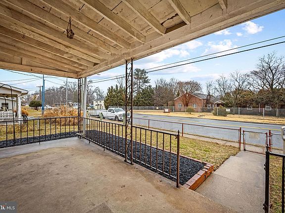 5th image of 1318 Wilson Point Rd