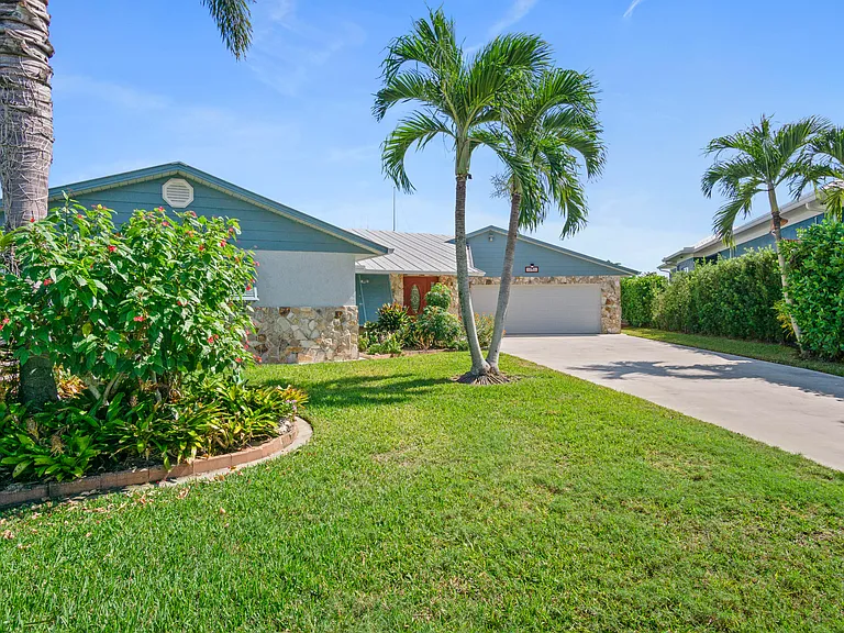 1360 SW Albatross Way — Photo 17