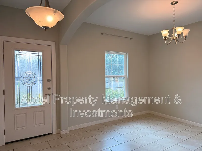 3 bed, 2.0 bath, 1242 sqft, $1,650 — Photo 2