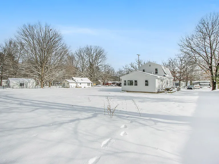 241 Sherman St — Photo 4