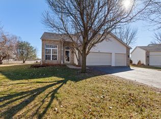 195 Cherrywood Ct, Romeoville, IL 60446