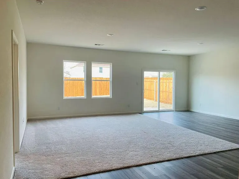 10321 Holycross Ln — Photo 3