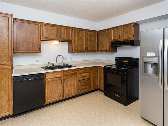 2nd image of 4817 Woodland Ave Unit 3