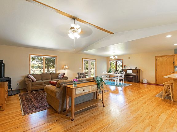 4th image of 133 Berry Ct