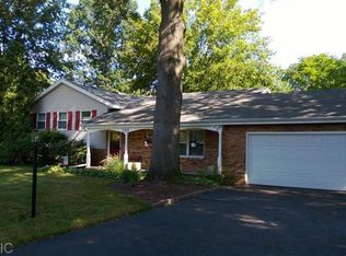 1315 Cardinal Dr, Saint Joseph, MI 49085