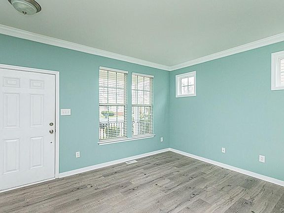 4th image of 8909 Hollycroft Ct
